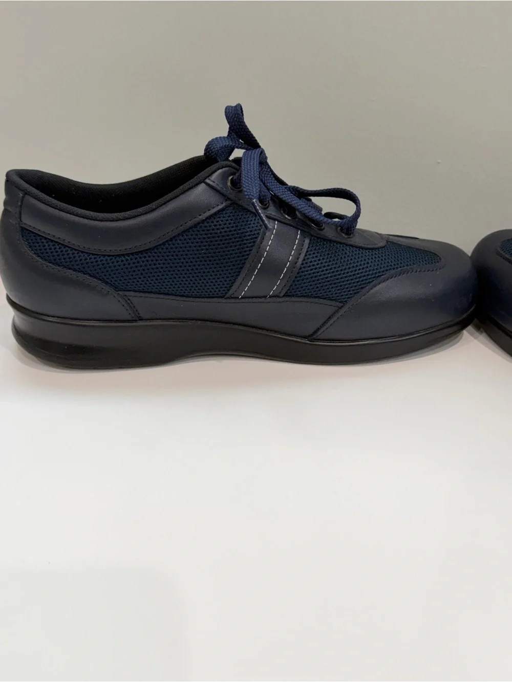 SAS Women’s 7 WW Navy Comfort Walking Sneakers Orthopedic Lace Up Shoes Casual